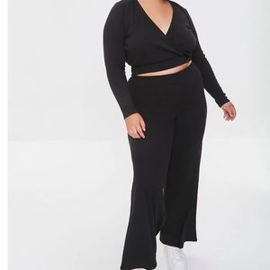 Crop top and pants set🖤